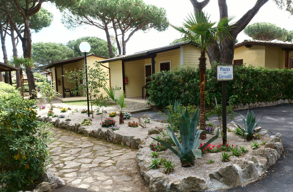 Holiday Village Fondi Exteriör bild