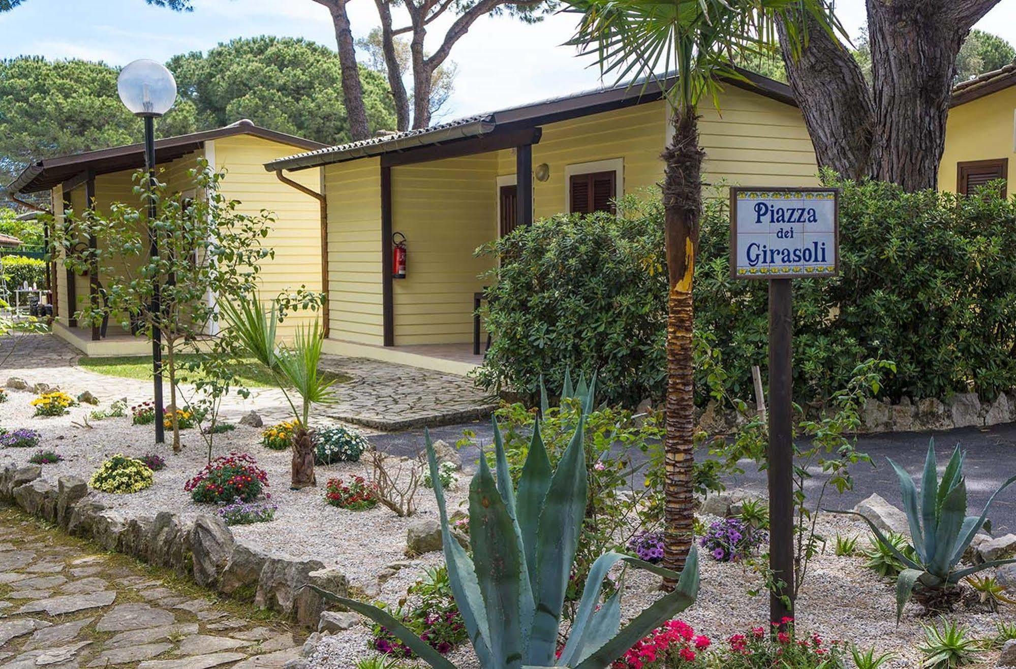 Holiday Village Fondi Exteriör bild